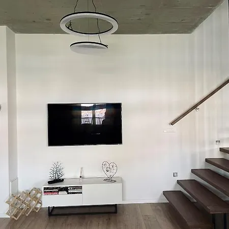 شقة 400 فيلكا لومنيكا