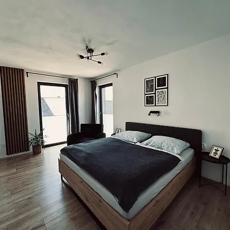 400 * فيلكا لومنيكا